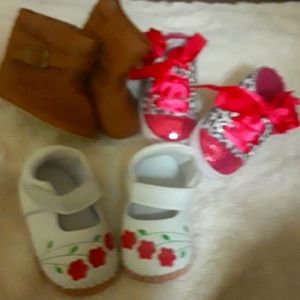 Set of 3 pair of baby girl shoes